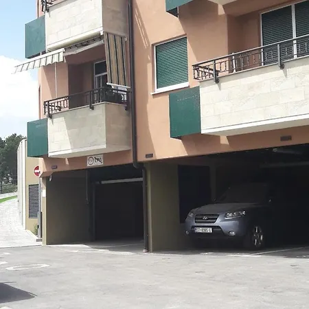 Mariner Garden شقة